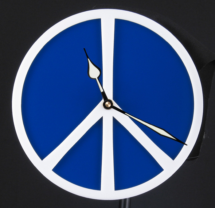 _blueWhitePeaceClock